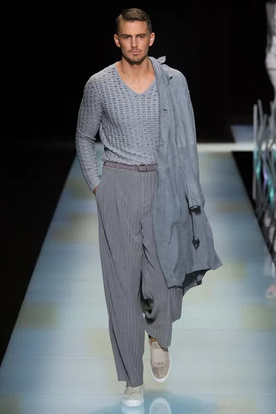 Look 48
